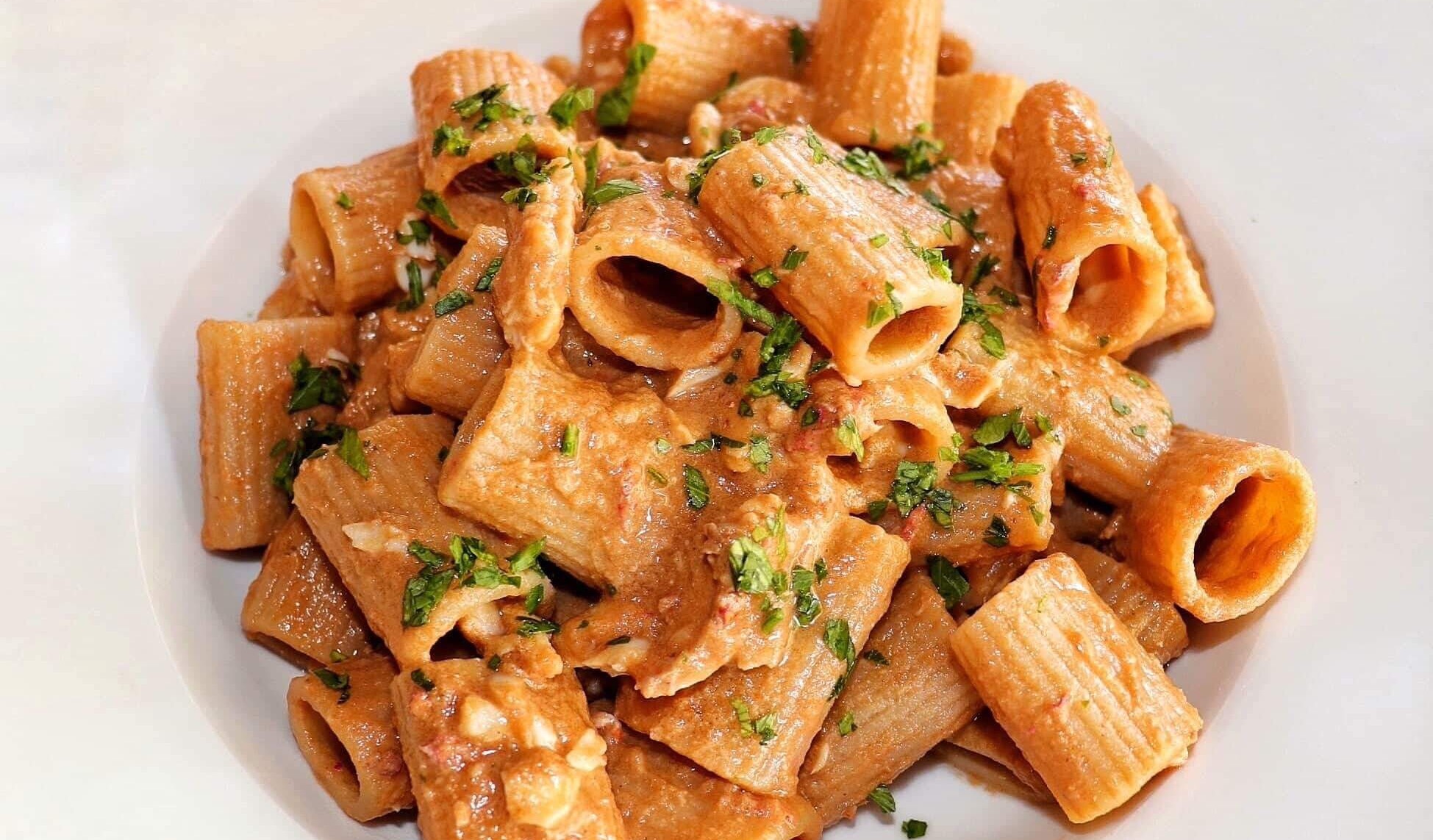 Pasta con ragù di triglie e finocchietto selvatico